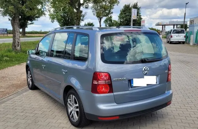 VOLKSWAGEN Touran 