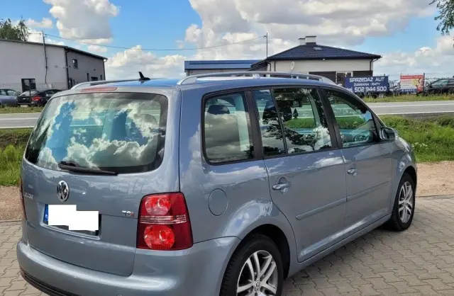 VOLKSWAGEN Touran 