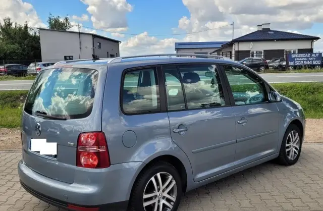 VOLKSWAGEN Touran 