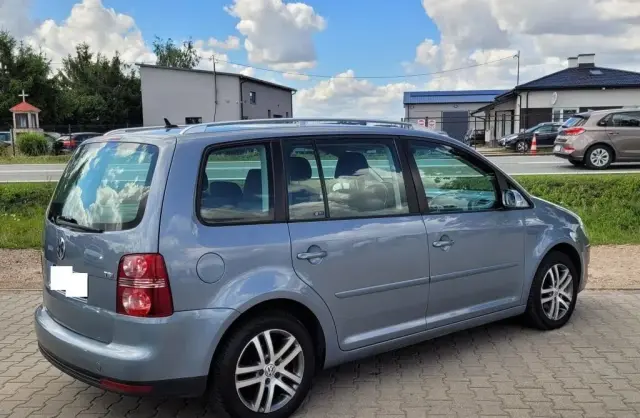 VOLKSWAGEN Touran 