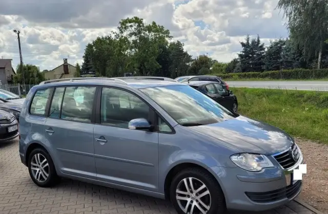 VOLKSWAGEN Touran 
