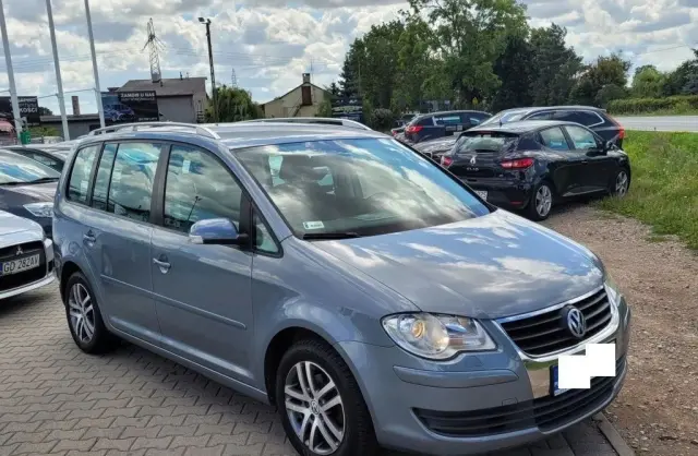 VOLKSWAGEN Touran 