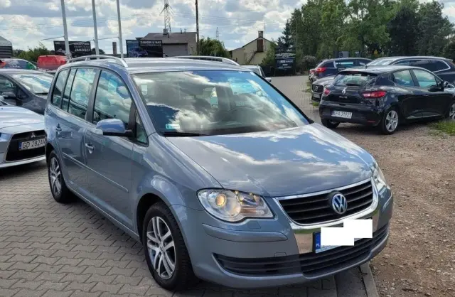 VOLKSWAGEN Touran 