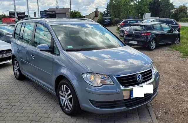 VOLKSWAGEN Touran 