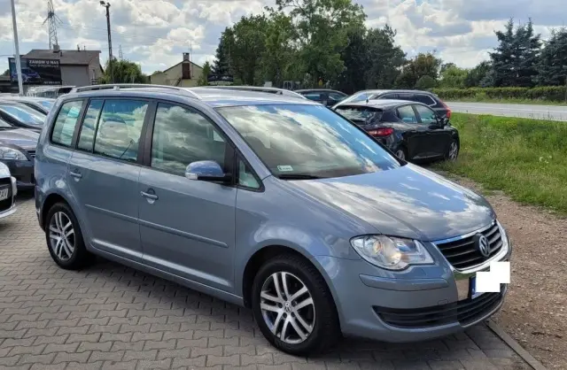 VOLKSWAGEN Touran 