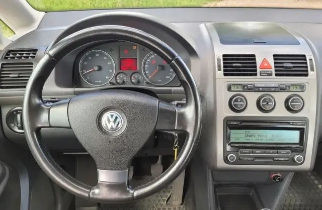 VOLKSWAGEN Touran 