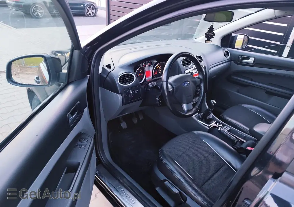 FORD Focus 1.6 Ti-VCT Black Magic
