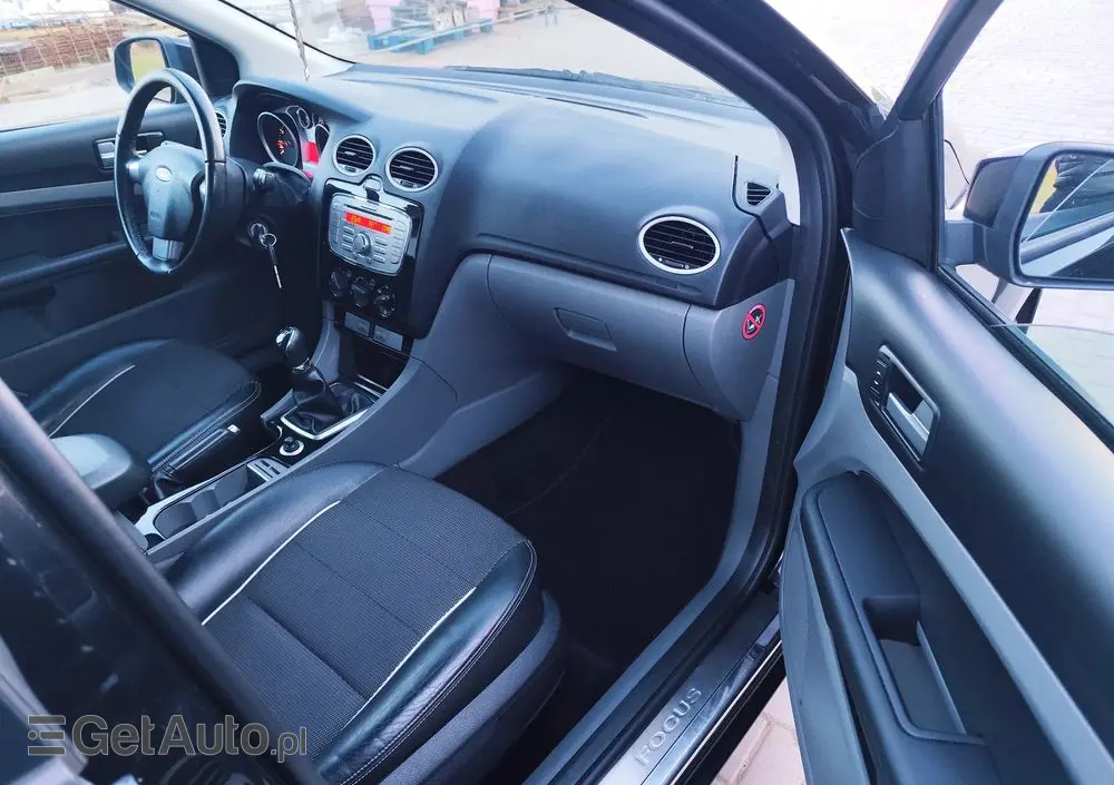 FORD Focus 1.6 Ti-VCT Black Magic