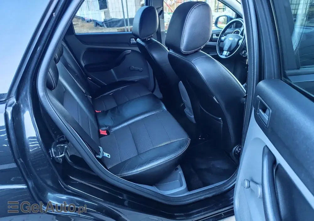 FORD Focus 1.6 Ti-VCT Black Magic