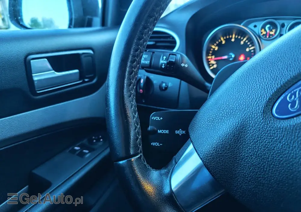 FORD Focus 1.6 Ti-VCT Black Magic