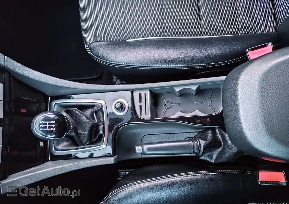 FORD Focus 1.6 Ti-VCT Black Magic