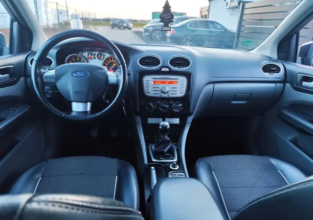 FORD Focus 1.6 Ti-VCT Black Magic