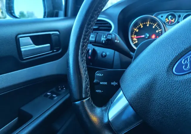 FORD Focus 1.6 Ti-VCT Black Magic