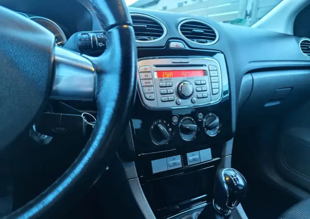 FORD Focus 1.6 Ti-VCT Black Magic