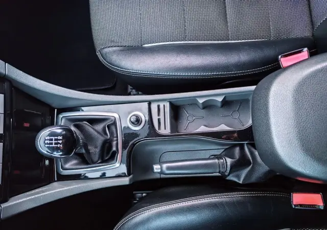 FORD Focus 1.6 Ti-VCT Black Magic