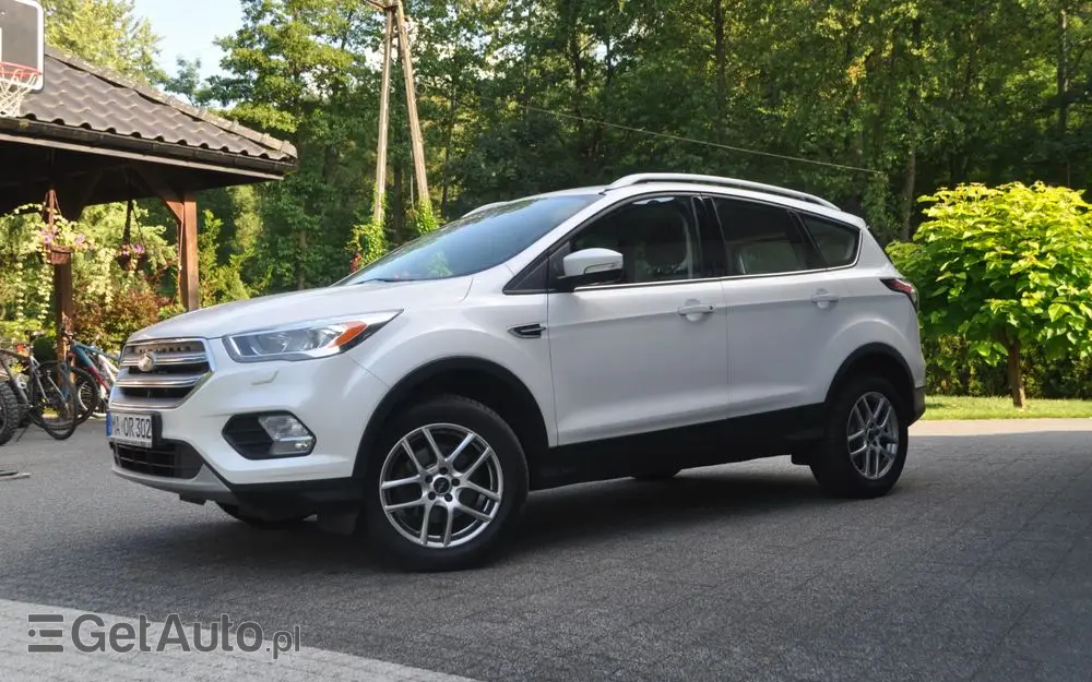FORD Kuga 1.5 EcoBoost 2x4 Titanium