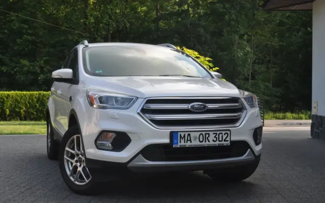 FORD Kuga 1.5 EcoBoost 2x4 Titanium