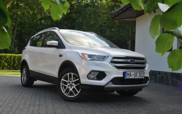 FORD Kuga 1.5 EcoBoost 2x4 Titanium