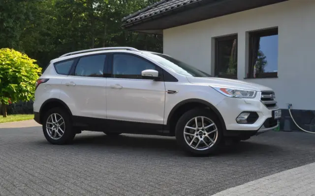 FORD Kuga 1.5 EcoBoost 2x4 Titanium