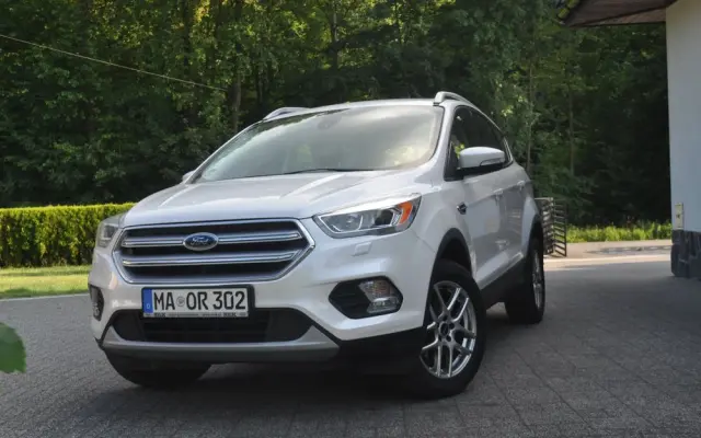 FORD Kuga 1.5 EcoBoost 2x4 Titanium