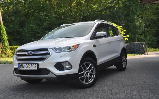 FORD Kuga 1.5 EcoBoost 2x4 Titanium