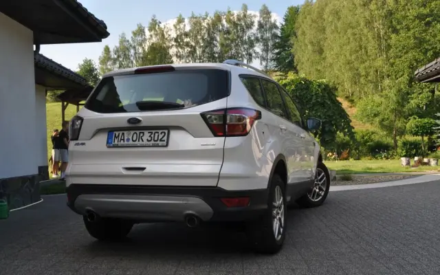 FORD Kuga 1.5 EcoBoost 2x4 Titanium