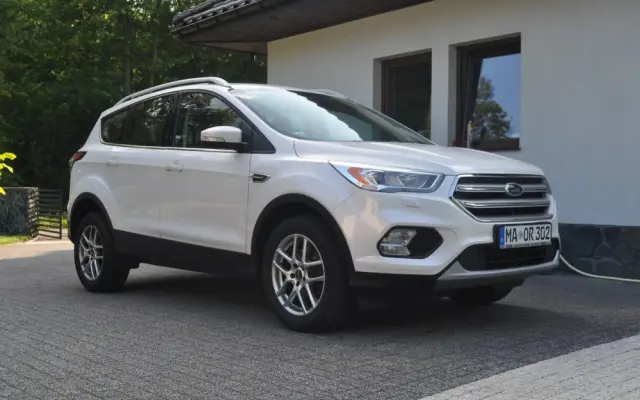 FORD Kuga 1.5 EcoBoost 2x4 Titanium