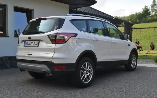 FORD Kuga 1.5 EcoBoost 2x4 Titanium