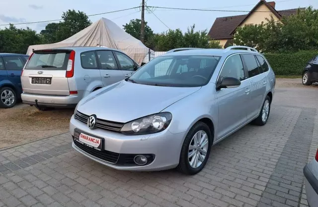 VOLKSWAGEN Golf 