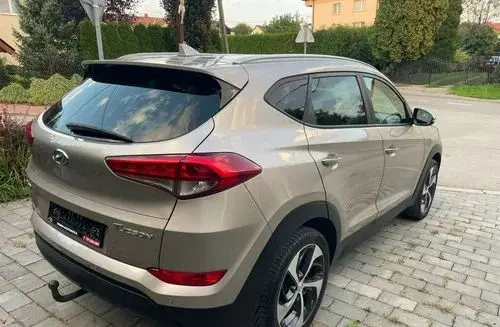 HYUNDAI Tucson 