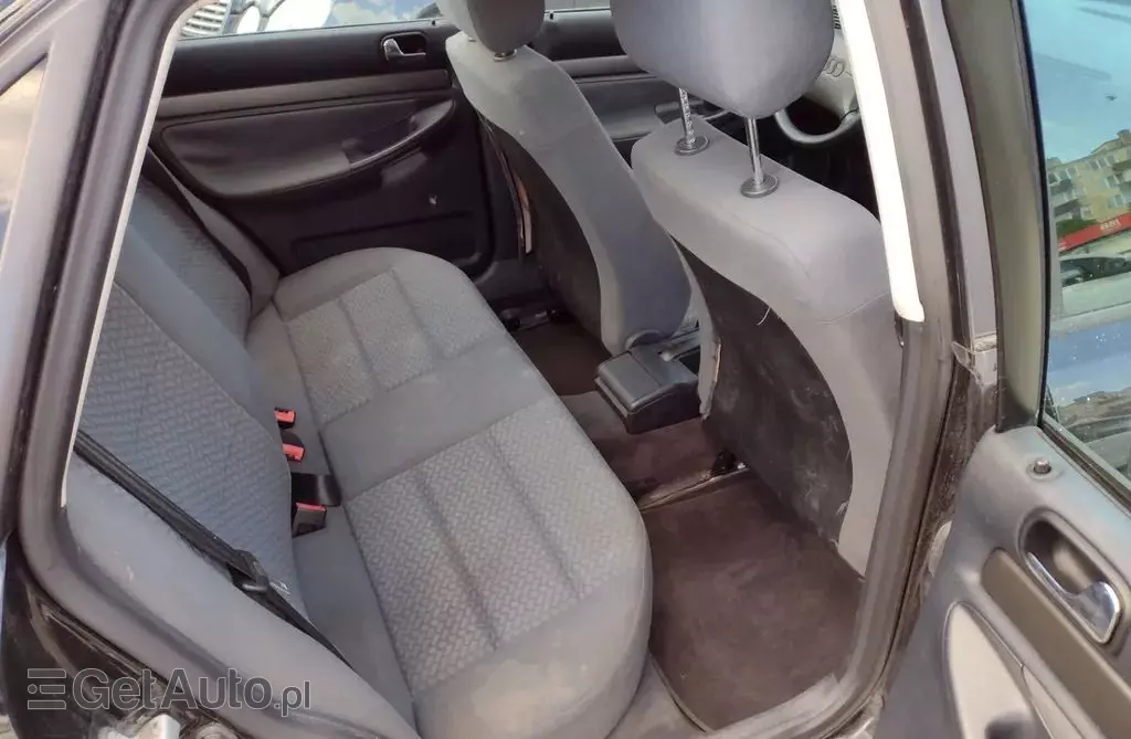 AUDI A4 1.6i (101 KM)