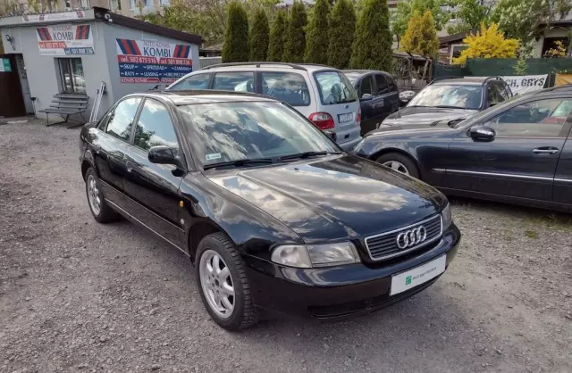 AUDI A4 1.6i (101 KM)