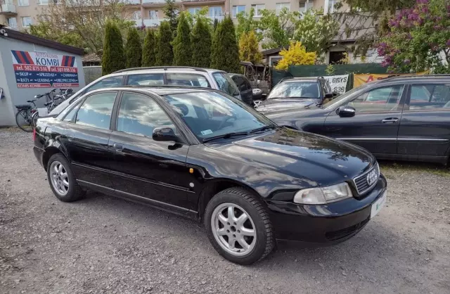 AUDI A4 1.6i (101 KM)
