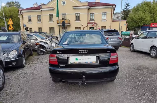 AUDI A4 1.6i (101 KM)