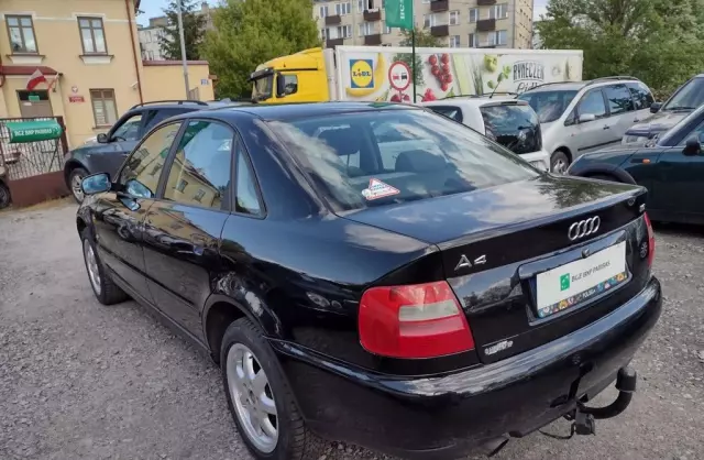 AUDI A4 1.6i (101 KM)