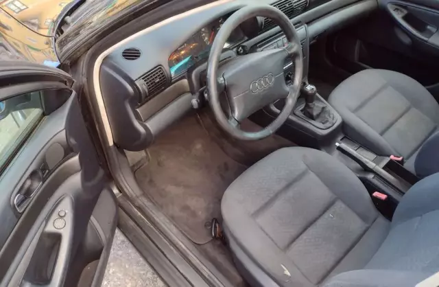 AUDI A4 1.6i (101 KM)