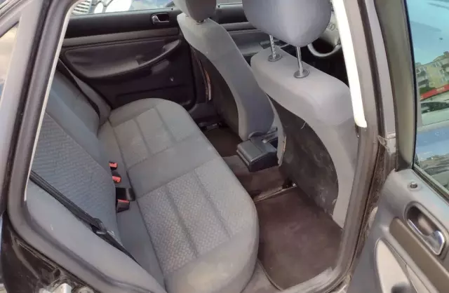 AUDI A4 1.6i (101 KM)