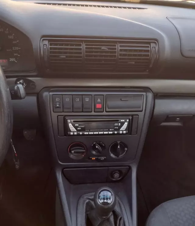 AUDI A4 1.6i (101 KM)