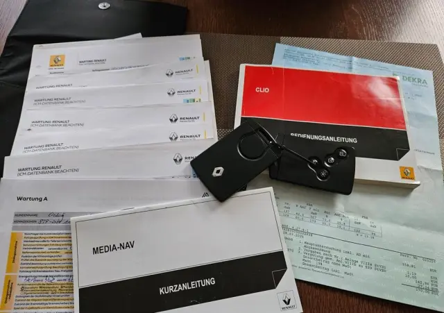 RENAULT Clio 