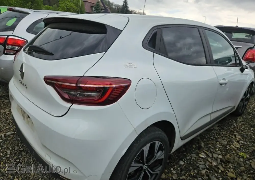 RENAULT Clio TCe 90 TECHNO