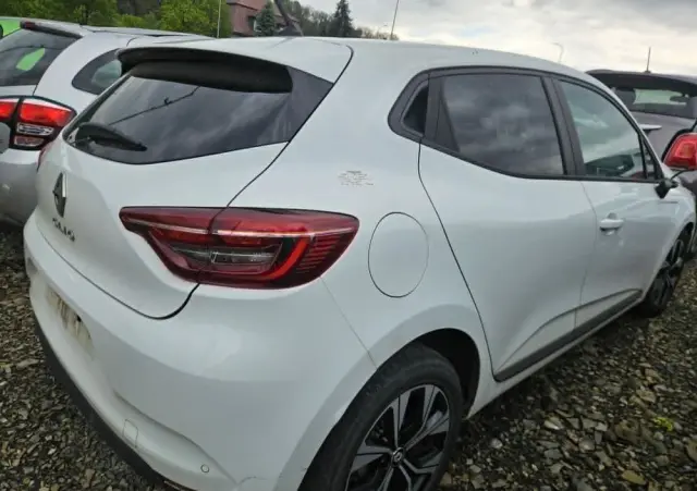RENAULT Clio TCe 90 TECHNO