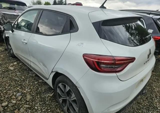 RENAULT Clio TCe 90 TECHNO