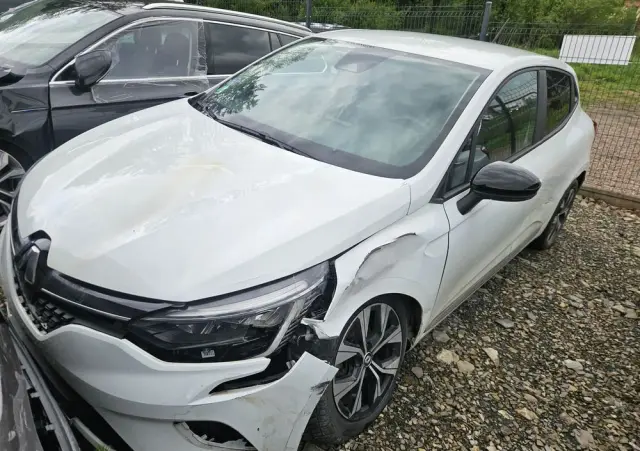 RENAULT Clio TCe 90 TECHNO