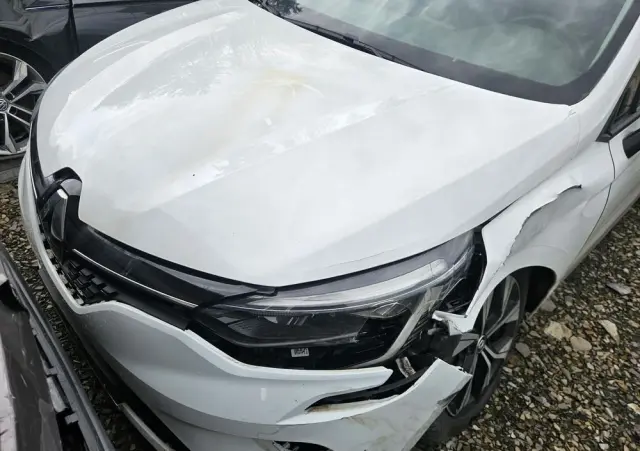 RENAULT Clio TCe 90 TECHNO