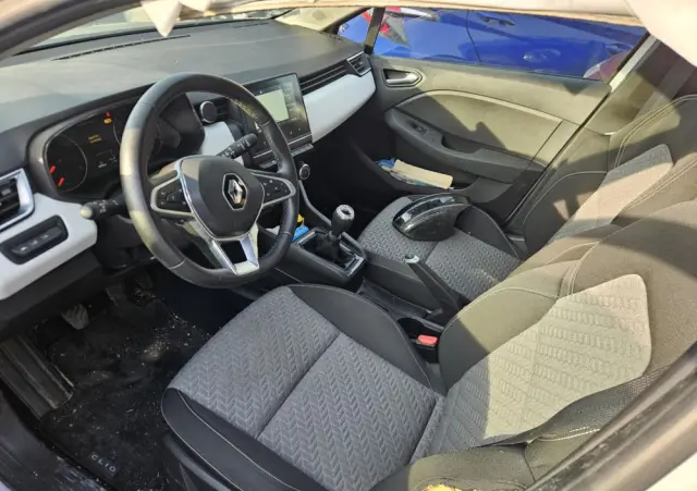 RENAULT Clio TCe 90 TECHNO