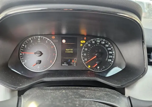 RENAULT Clio TCe 90 TECHNO