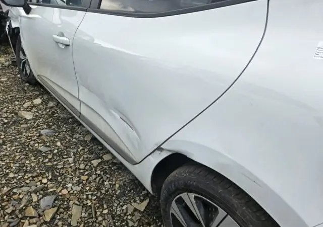 RENAULT Clio TCe 90 TECHNO