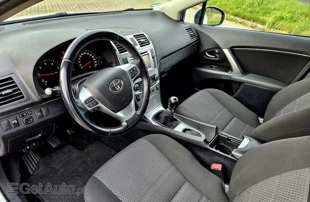 TOYOTA Avensis 