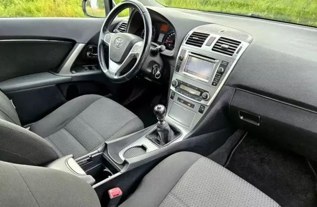TOYOTA Avensis 
