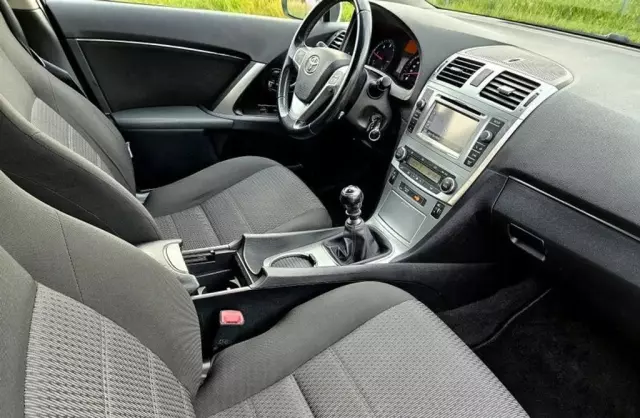 TOYOTA Avensis 